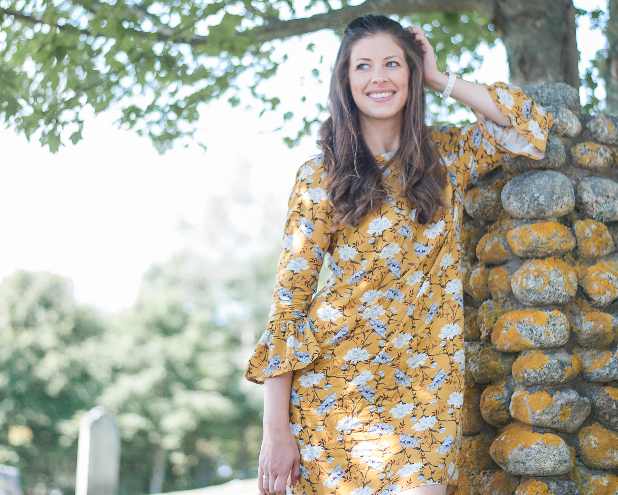 Wild Rosebuds On How To Take an Old Navy Mustard Yellow Floral Dress From Day To Night