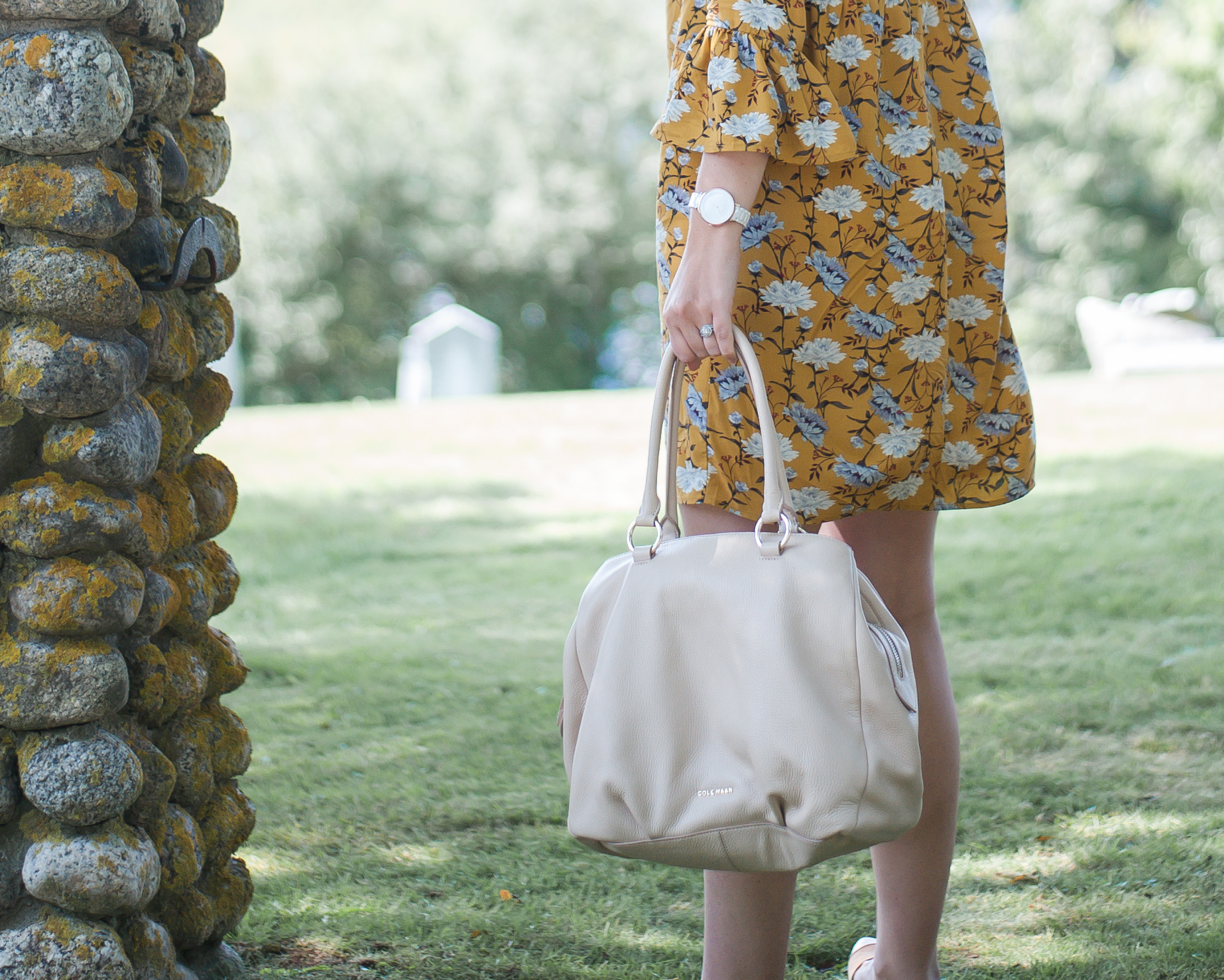 Wild Rosebuds On How To Take an Old Navy Mustard Yellow Floral Dress From Day To Night