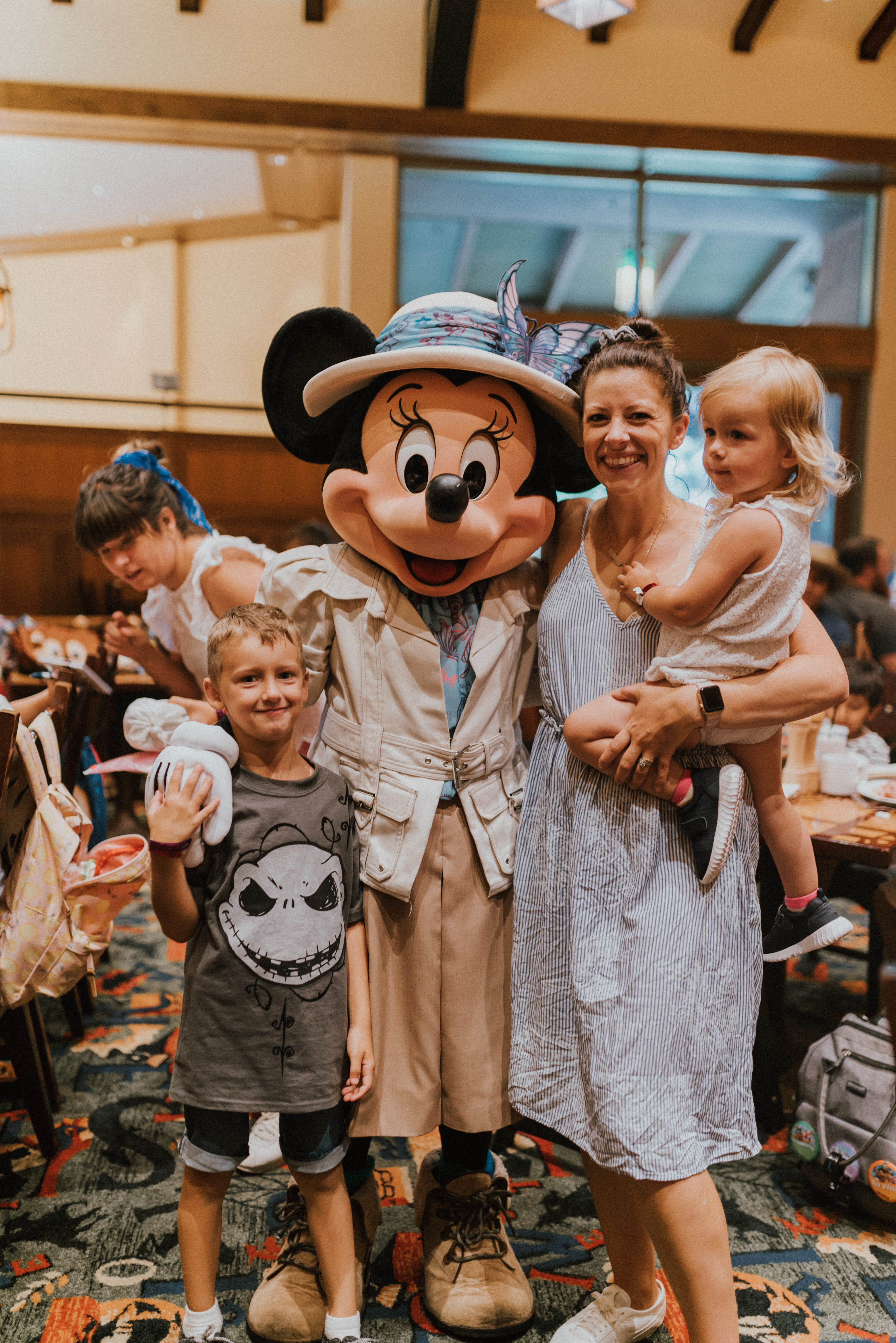 10 Things To know When Travelling To DisneyLand with Young Kids | breakfast with Minnie at Storytime Cafe