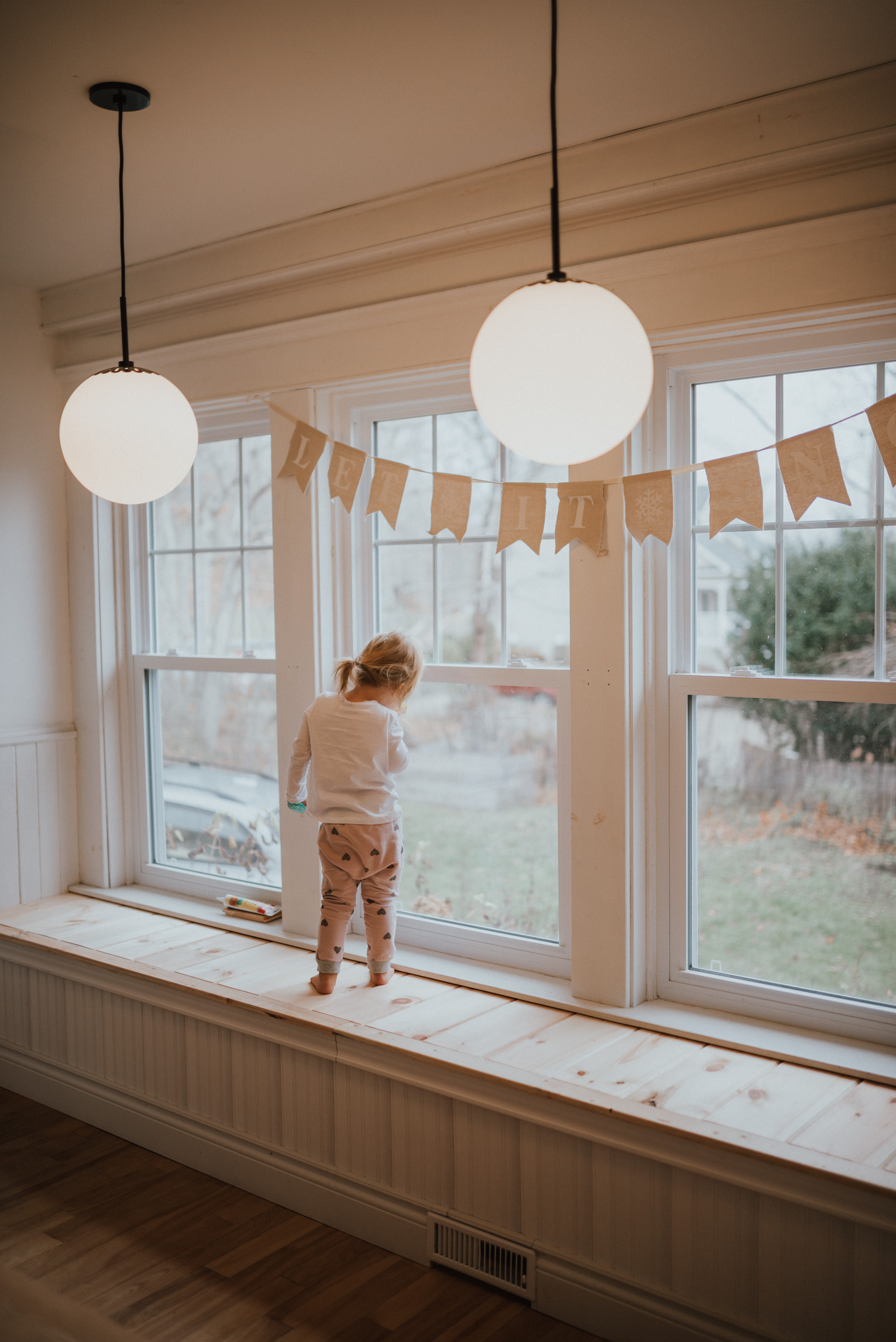 THe Wild Decoelis | DIY Built In Bench | Alexandria Moulding | poppy testing it out