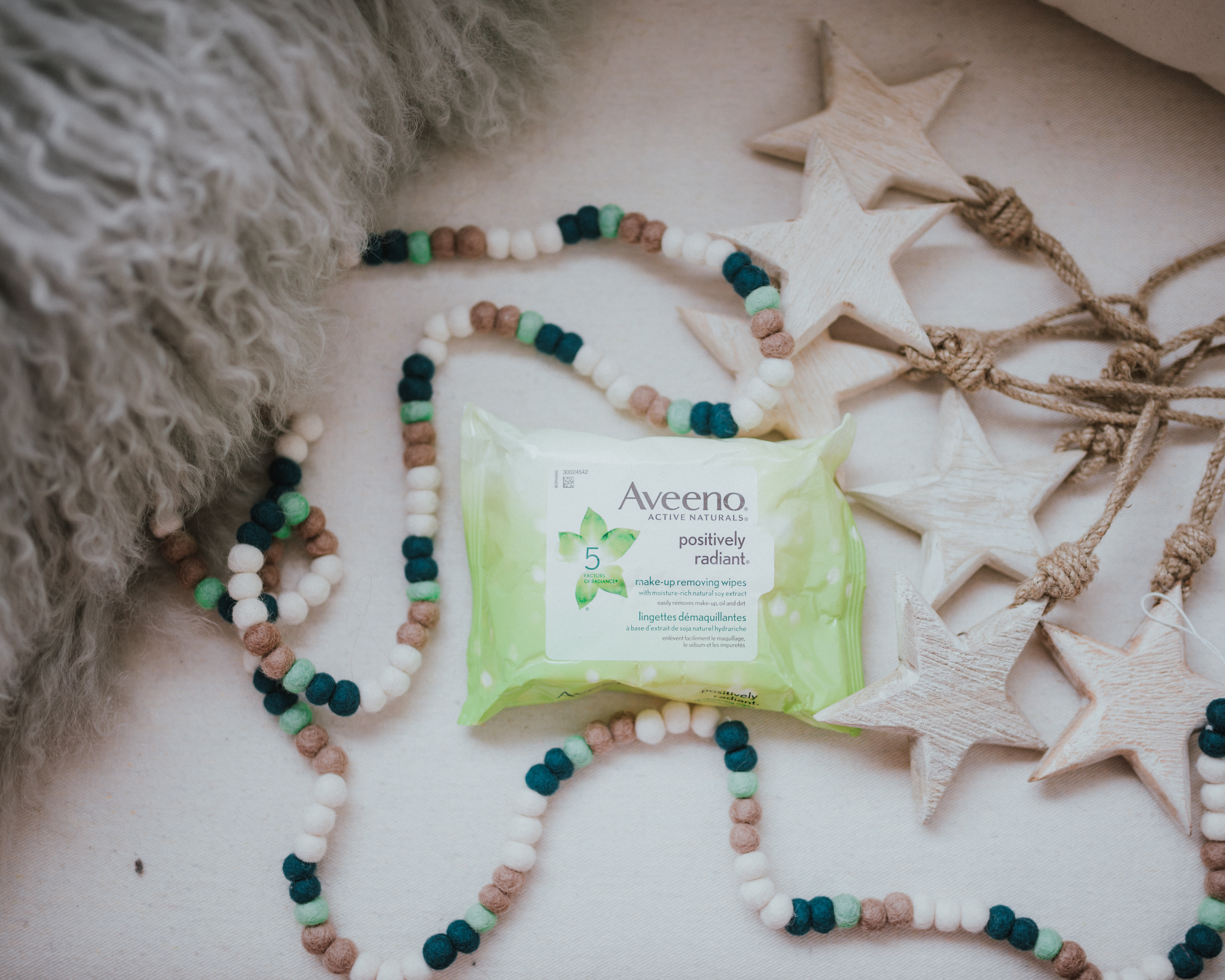 The Wild Decoelis | Washing Off The Holidays with Aveeno| discovering Make up removing wipes | Aveeno Calming wipes