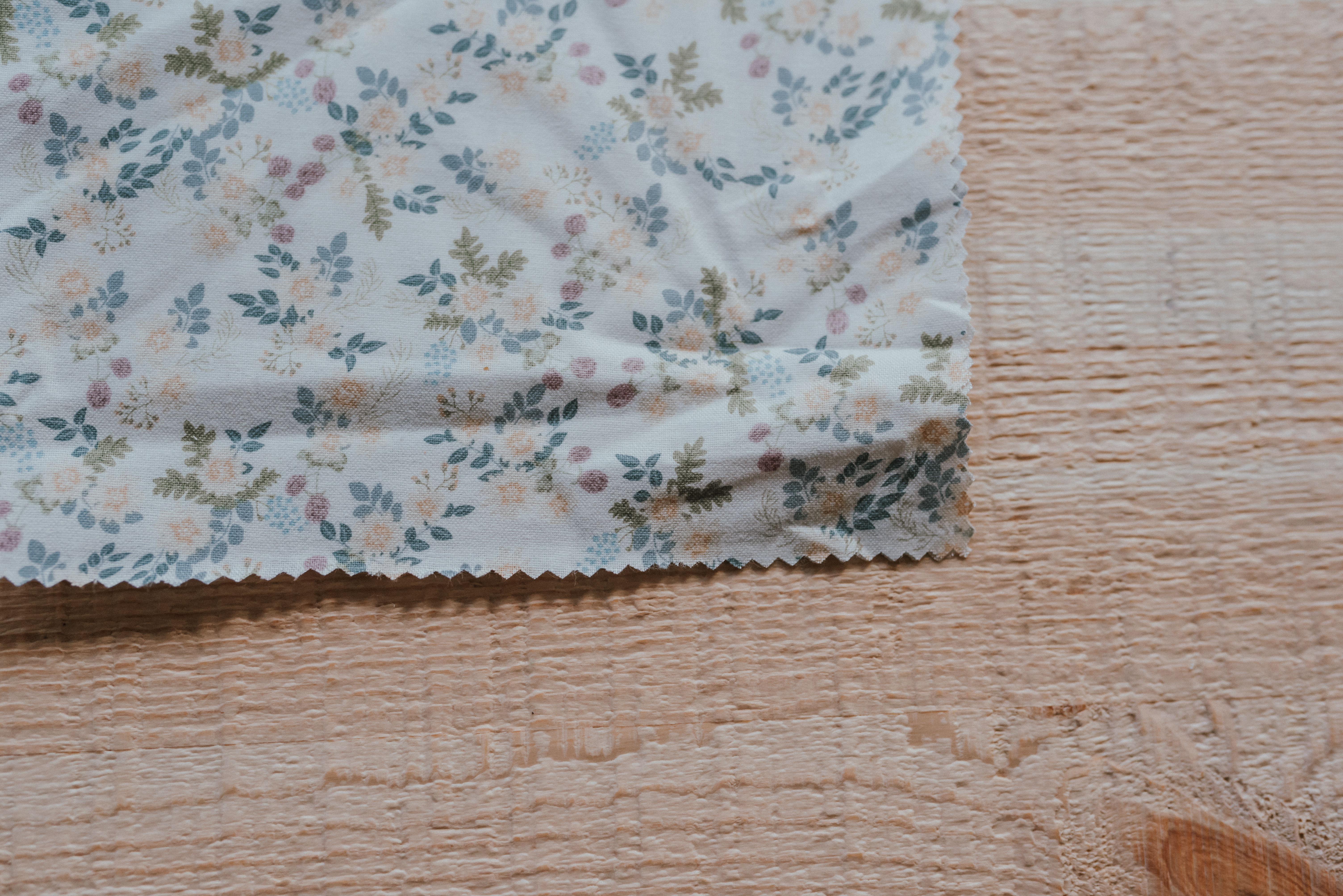 The Wild Decoelis | How To Make Beeswax Wraps| DIY  zigzag edges to stop fraying