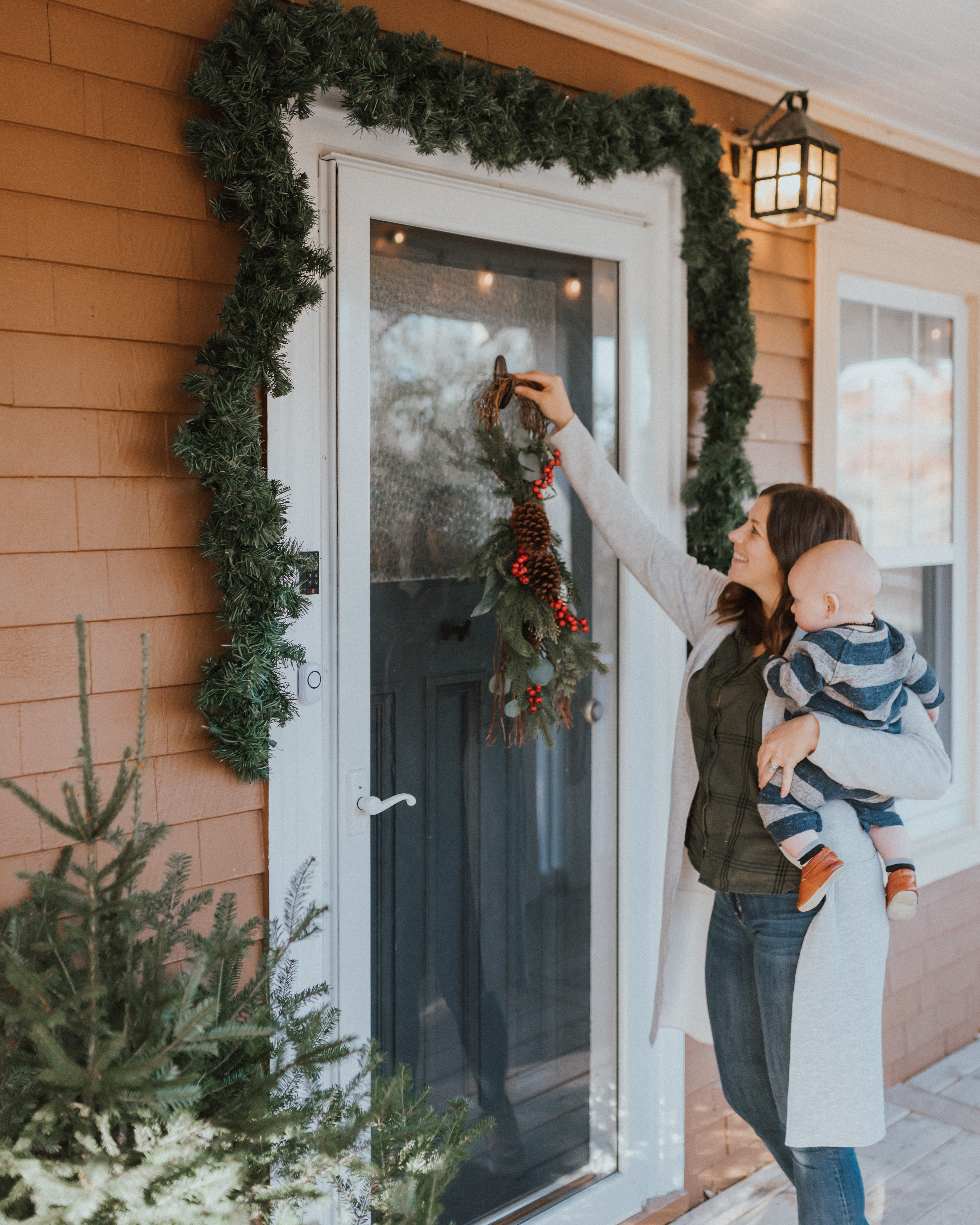 Command™ Helping You Decorate for The Holidays | The Wild Decoelis | how to hook a wreath to a storm door