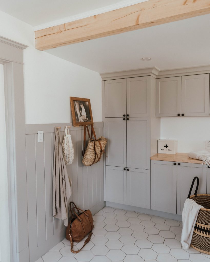 Our Traditional Farmhouse Laundry and Mud Room - The Wild Decoelis