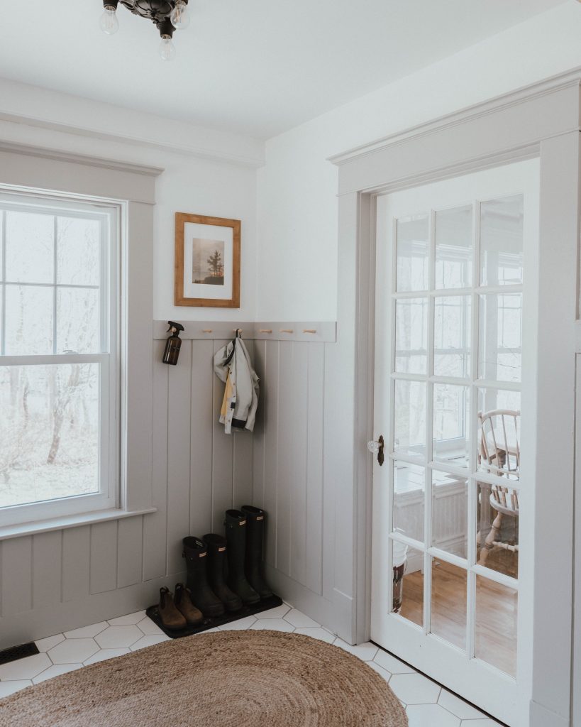 Our Traditional Farmhouse Laundry and Mud Room - The Wild Decoelis