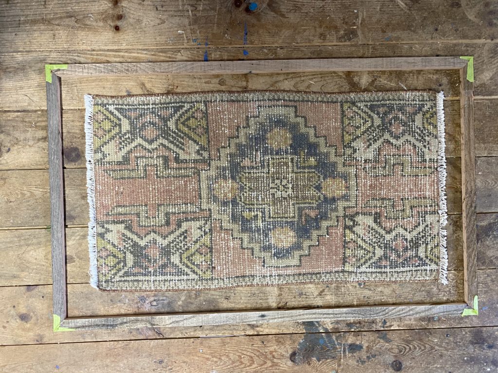 The Wild Decoelis / How to Make A DIY Frameed Vintage Rug for under $ 100 / frame