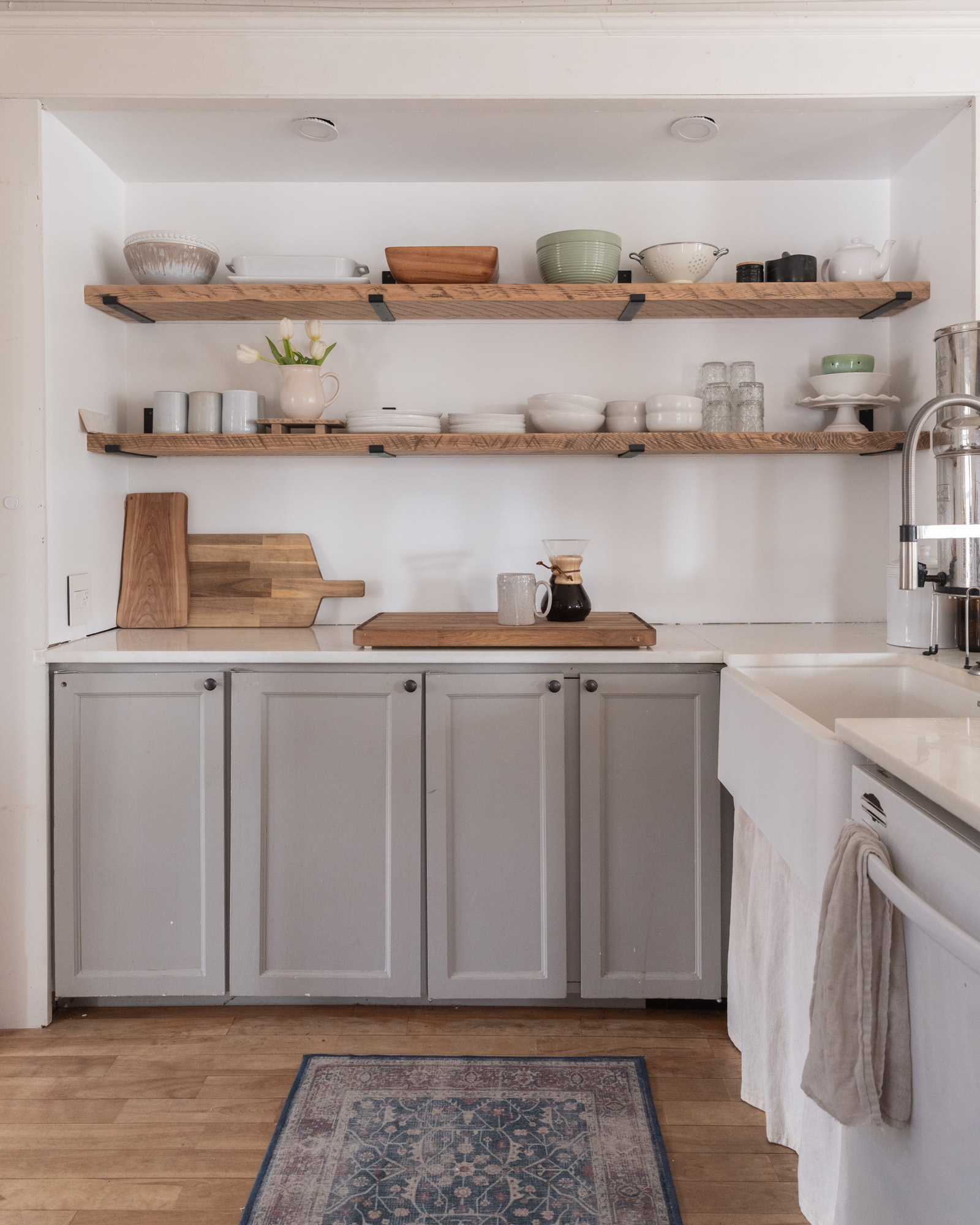 Kitchen with store wood shelves