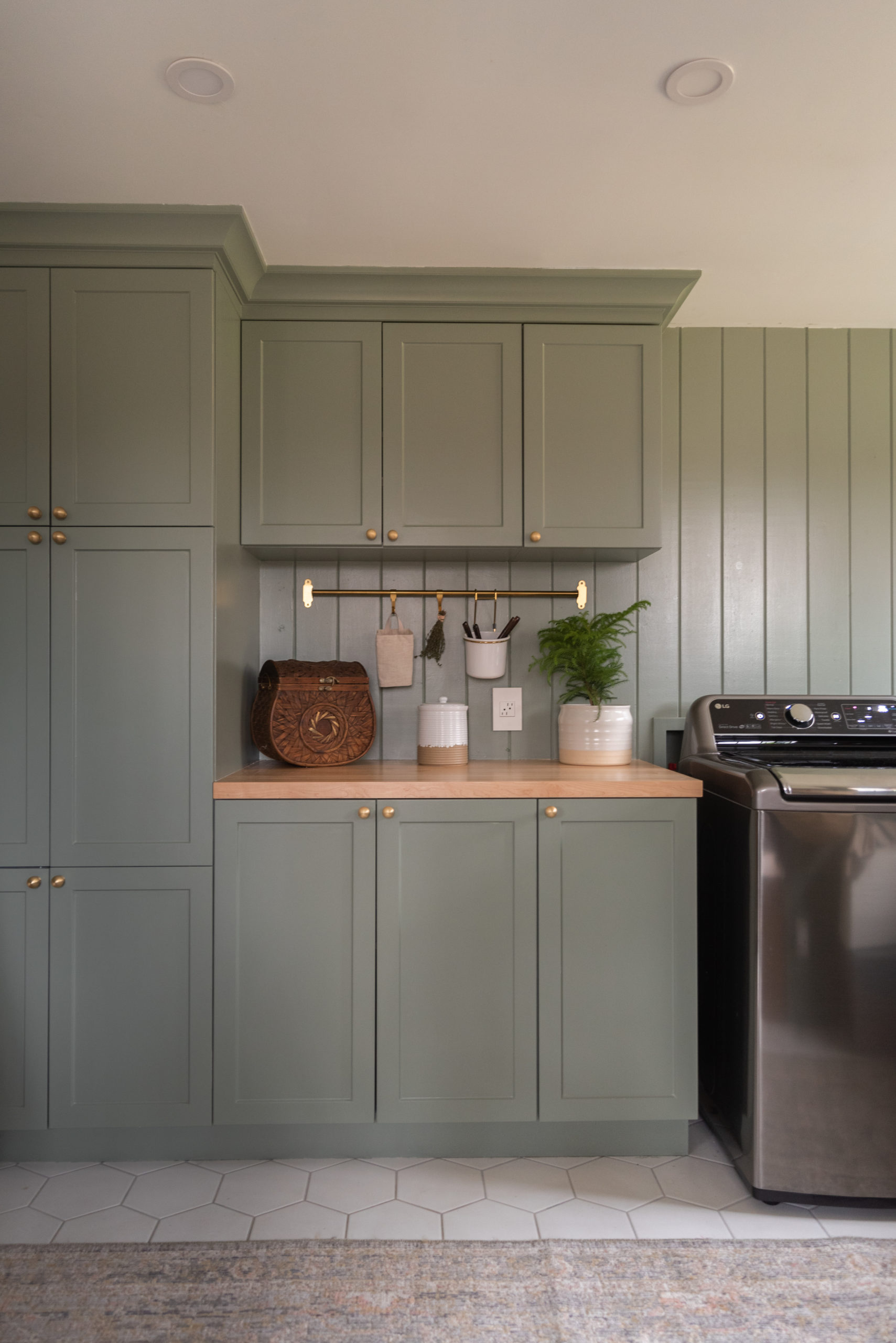 Get extra storage in the kitchen cabinets – Green With Decor